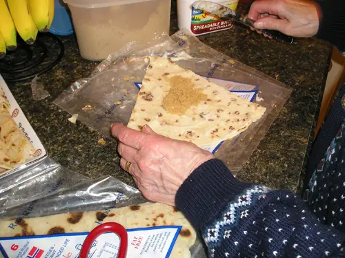 https://www.ggarchives.com/DigitalAssets/Recipes/Lefse/01-AddButterAndBrownSugarToLefse-500.png?ezimgfmt=ngcb1/notWebP